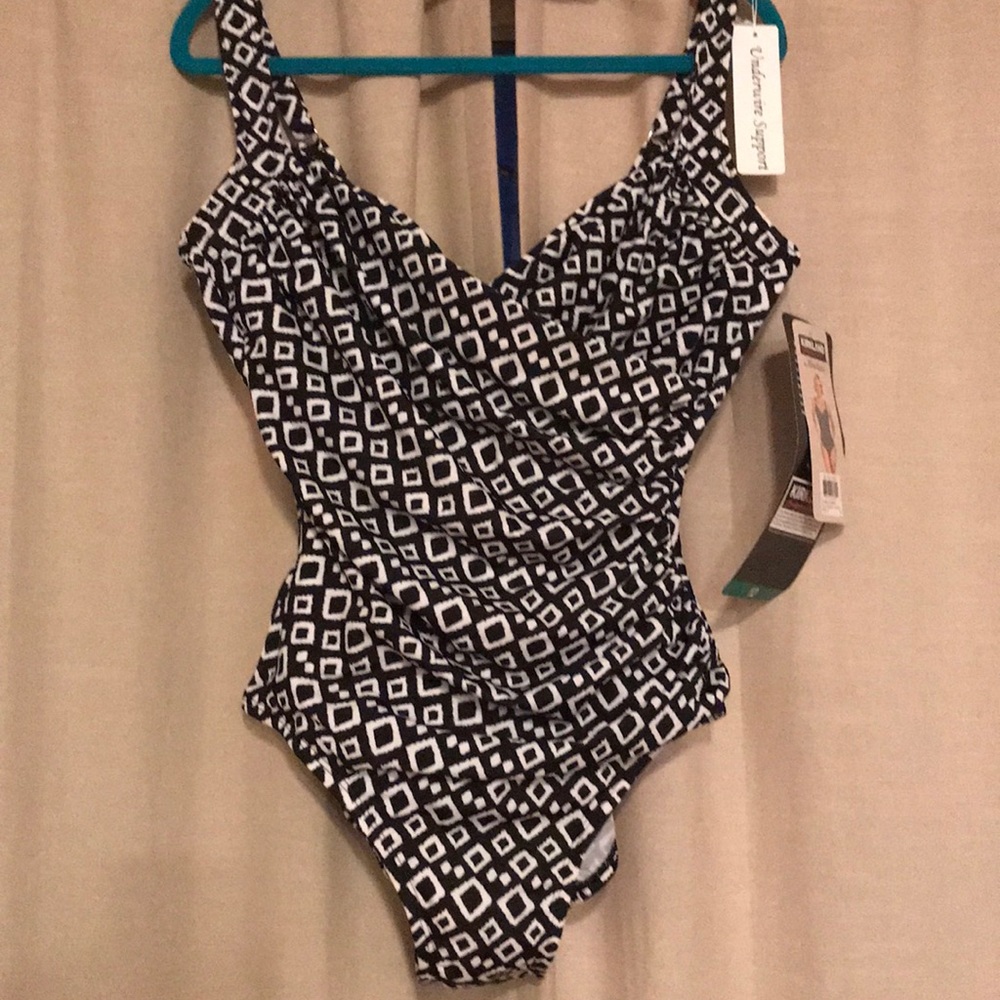 NWT Kirkland Signature Miracle Suit